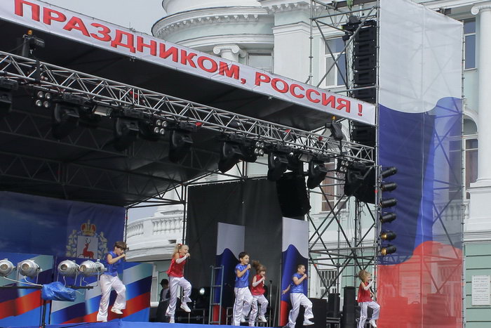 Концерт детско-юношеских коллективов «Флаг детства» на главной сцене города. Фото: Николай Карпов/Великая Эпоха (The Epoch Times)