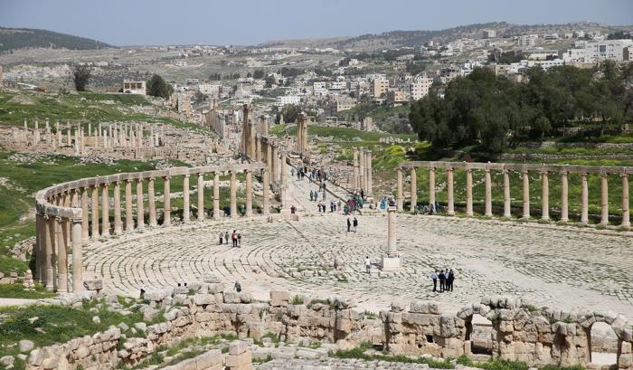 Принц Чарльз и Камилла посетили лагерь с сирийскими беженцами. Фото: Chris Jackson - Pool/Getty Images