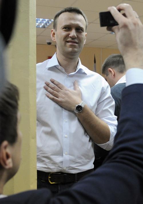 Алексей Навальный явился в суд в родном городе Кирове 17 апреля 2013 года. Фото: ANDREY SMIRNOV/AFP/Getty Images