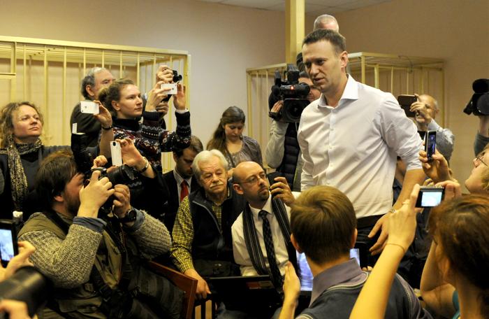 Алексей Навальный явился в суд в родном городе Кирове 17 апреля 2013 года. Фото: ANDREY SMIRNOV/AFP/Getty Images