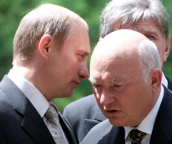6 июня 2000 год. Юрий Лужков: биография в фотографиях. Фото: GABRIEL BOUYS/AFP/Getty Images