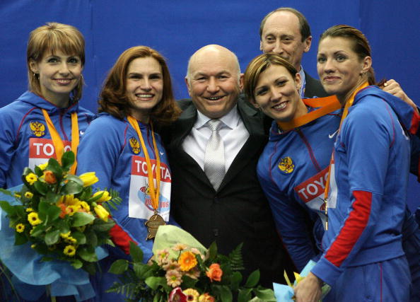 12 марта 2006 год. Юрий Лужков: биография в фотографиях. Фото: YURI KADOBNOV/AFP/Getty Images