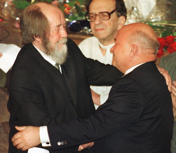 11 декабря 1998 год. Юрий Лужков: биография в фотографиях. Фото: ALEXANDER NEMENOV/AFP/Getty Images