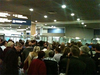 Хаос в Домодедово возник 3 апреля вечером. Фото c fedpress.ru