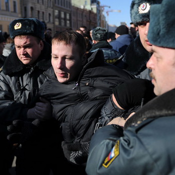 Митинг оппозиции на Конюшенной площади в Санкт-Петербурге. Фото РИА Новости