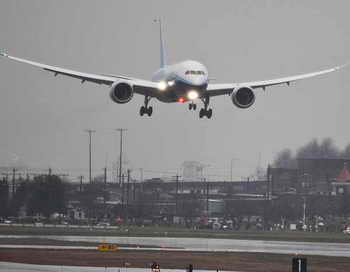Из-за разгерметизации салона Boeing 737 вынужденно сел в Красноярске. Фото: ERIC PIERMONT/AFP/Getty Images