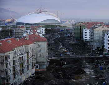 Строительство олимпийских объектов в Сочи. Фото: MIKHAIL MORDASOV/AFP/Getty Images