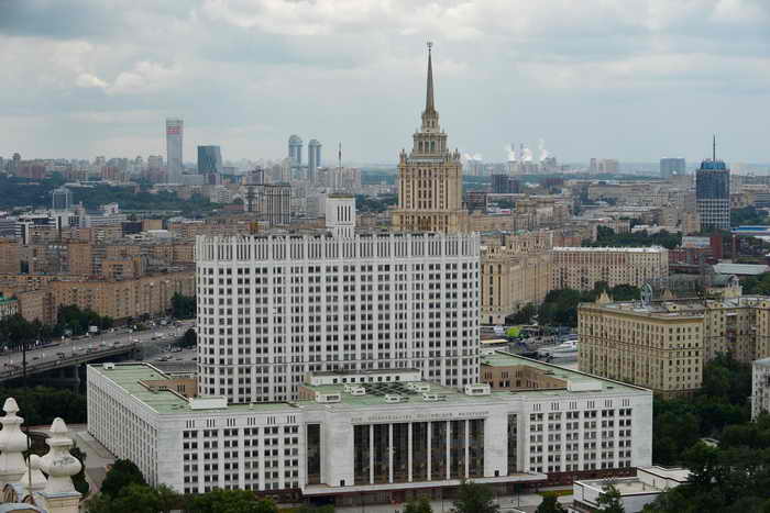  Пресс-служба Правительства РФ сообщает, что утверждён новый типовой договор по найму жилья для детей-сирот. Фото: NATALIA KOLESNIKOVA/AFP/Getty Images
