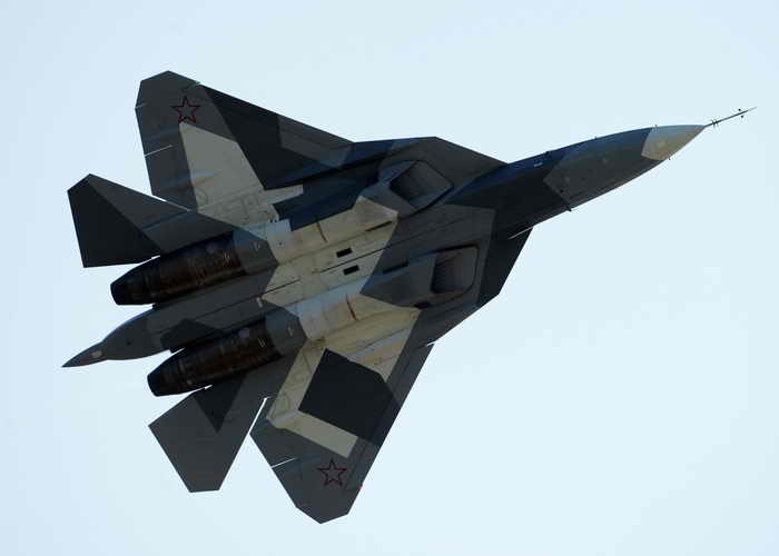 Т-50 (проект ПАК ФА) — самолёт пятого поколения, который оснащён новейшим комплексом авионики. На нём установлена перспективная радиолокационная станция с фазированной антенной решёткой. Фото: DMITRY KOSTYUKOV/AFP/Getty Images