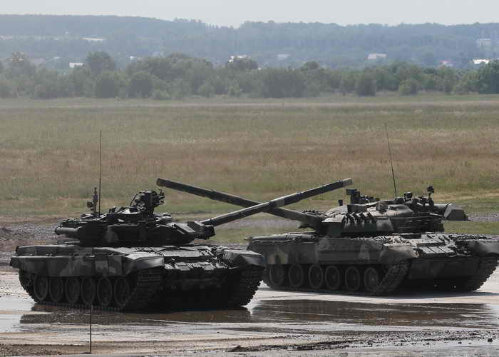 танк Т-90. Фото: Alexey SAZONOV/AFP/Getty Images