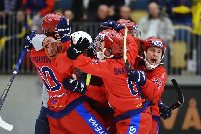 Российская команда снова стала чемпионом мира по хоккею с мячом. Фото: ANDERS WIKLUND / SCANPIX/AFP/Getty Images