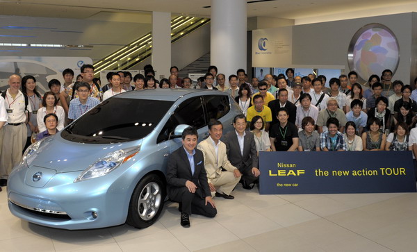 Компания Nissan начала выпуск электромобиля. Фото: TOSHIFUMI KITAMURA/AFP/Getty Images
