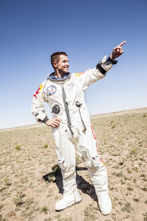 Фоторепортаж о прыжке Феликса Баумгартнера с высоты 38600 метров. Фото: Jay Nemeth/Red Bull Stratos via Getty Images