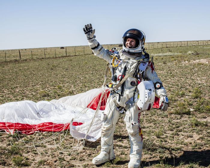 Фоторепортаж о прыжке Феликса Баумгартнера с высоты 38600 метров. Фото: Jay Nemeth/Red Bull Stratos via Getty Images