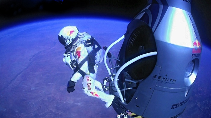 Фоторепортаж о прыжке Феликса Баумгартнера с высоты 38600 метров. Фото: Jay Nemeth/Red Bull Stratos via Getty Images