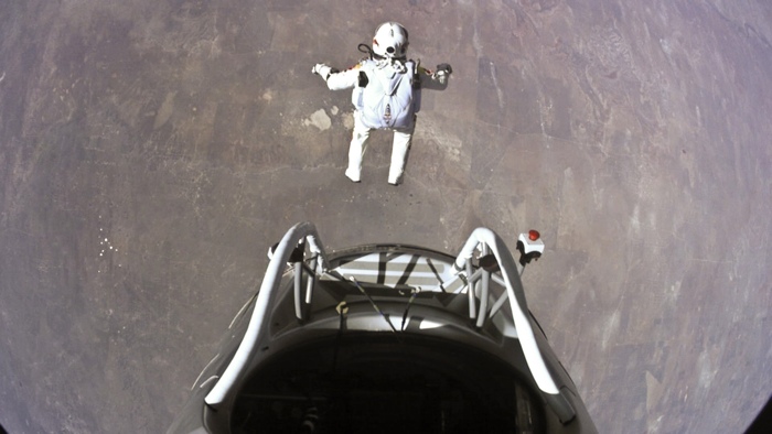Фоторепортаж о прыжке Феликса Баумгартнера с высоты 38600 метров. Фото: Jay Nemeth/Red Bull Stratos via Getty Images