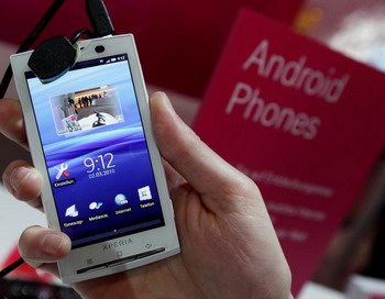 Android  лидерует на рынке операционных систем для смартфонов, опередив iPhone и Blackberry. Фото: Sean GALLUP/Getty Images