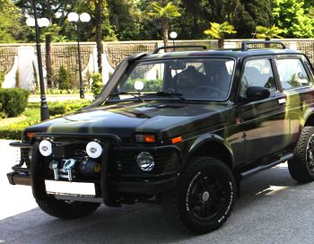 Трехдверных Lada 4х4 «Нива» в экспортном варианте и в новом экологическом стандарте «Евро -5». Фото ALEKSEY NIKOLSKYI/AFP/Getty Images 