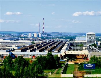 До остановки конвейера на «ИжАвто» выпускались автомобили Иж-27175, ВАЗ-2104, собирались машины Kia Spectra и Kia Sorento. Фото с сайта skyscrapercity.com