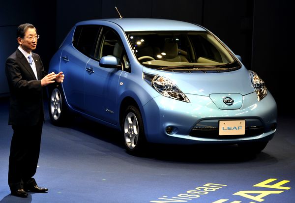 Nissan Leaf - серийный электрокар компании Nissan. Фото KAZUHIRO NOGI/AFP/Getty 