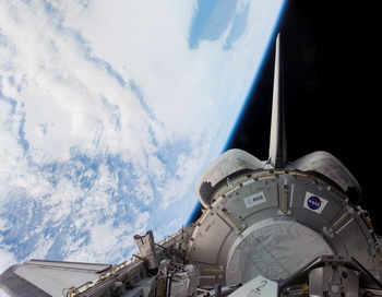 Учёные отрицают миф о расширении  Земли. Фото: NASA/Getty Images