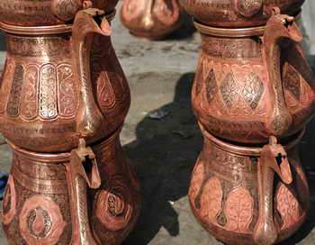 Изделия из меди. Фото: SAJJAD HUSSAIN/AFP/Getty Images  