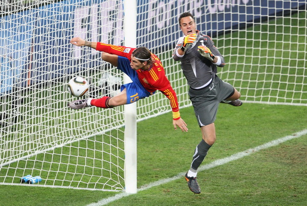 Кубок мира 2010. Швейцария – Испания 1:0. Фото: Karim JAAFAR, Jasper JUINEN/Getty Images