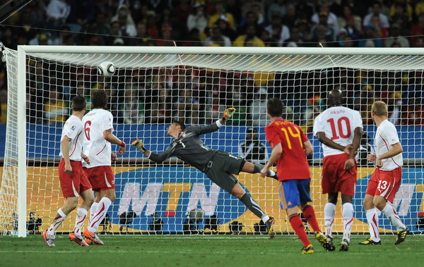 Кубок мира 2010. Швейцария – Испания 1:0. Фото: Karim JAAFAR, Jasper JUINEN/Getty Images