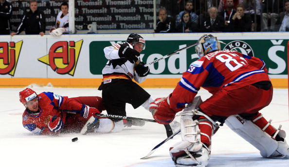 Россия - Германия. Фото: Martin ROSE, Alexander NEMENOV, Joe KLAMAR/Bongarts/Getty Images