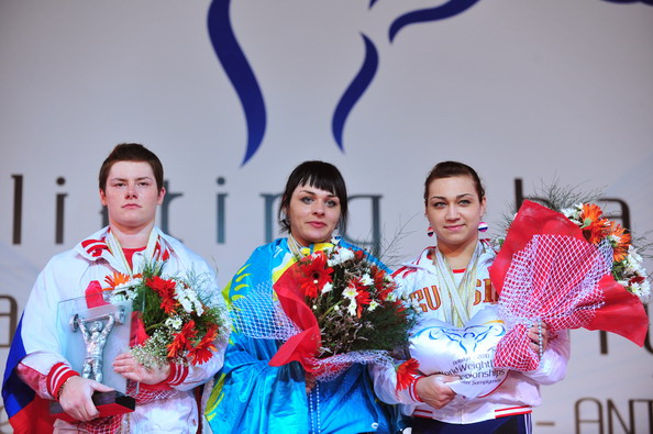 Наталья Заболотная (Россия L), Светлана  Подобедова (Казахстан С), Надежда Евстюхина (Россия R). Фото: MUSTAFA OZER/AFP/Getty Images