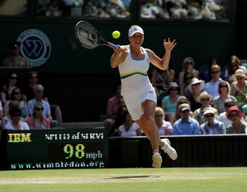 Вера Звонарева вышла в полуфинал Уимблдона. Фото: Hamish BLAIR/Getty Images