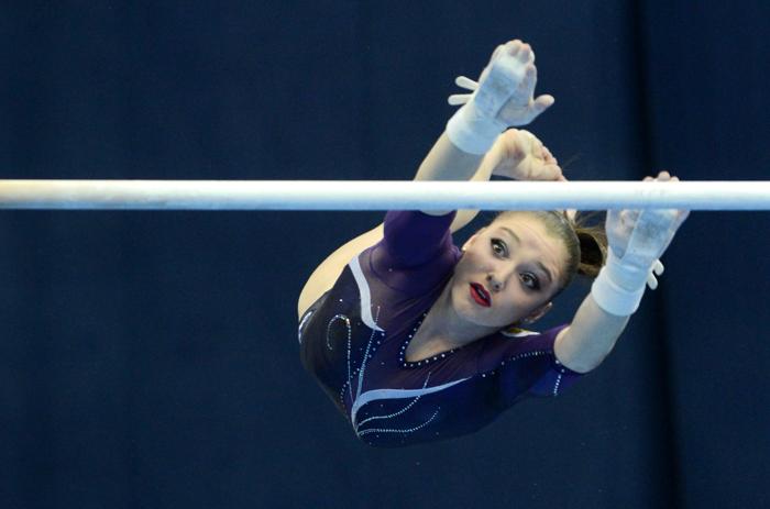 Алия Мустафина вышла в финал Чемпионата Европы по спортивной гимнастике. Фото: NATALIA KOLESNIKOVA/AFP/Getty Images