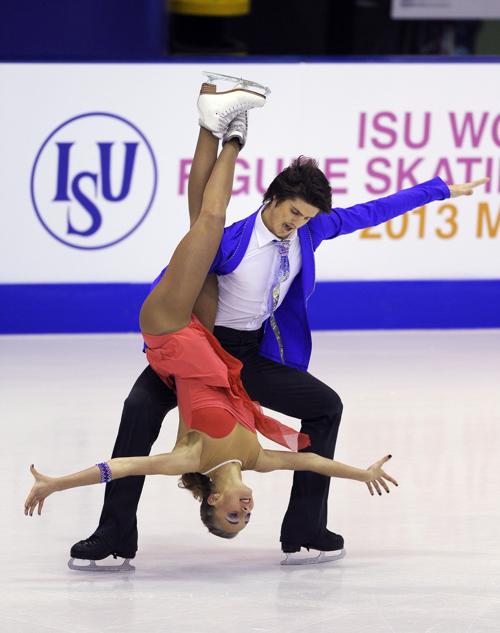Российские фигуристы Александра Степанова и Иван Букин на юниорском Чемпионате мира в Милане 27 февраля 2013 года. Фото: Claudio Villa/Getty Images