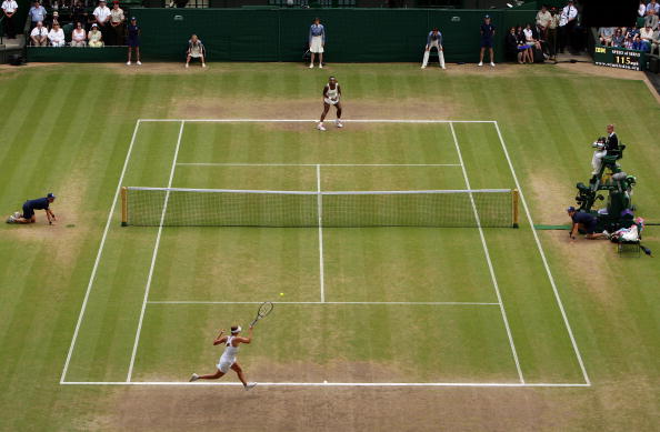 Вера Звонарева уступила Серене Уильямс в финале Уимблдона. Фото: Julian Finney/Getty Images