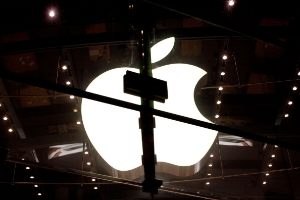 Скончался Стив Джобс – основатель Apple. Фоторепортаж о памятных мероприятиях. Фото: Kevork Djansezian /Andrew Burton/ TIMOTHY A. CLARY/AFP/Getty Images