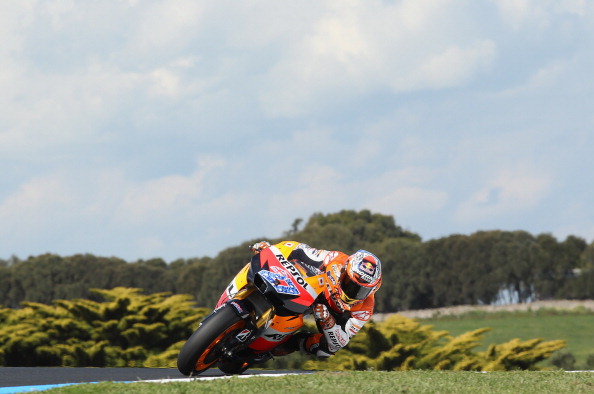 На MotoGP Австралии на треке Филлип-Айленд (Phillip Island) лидируют Кейси Стоунер (Casey Stoner), Хорхе Лоренсо (Jorge Lorenzo) и Марко Симонцелли (Marco Simoncelli). Фото: Mirco Lazzari gp/Getty Images