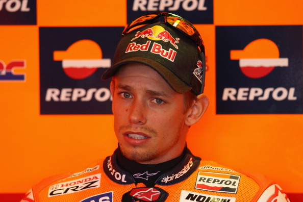 На MotoGP Австралии на треке Филлип-Айленд (Phillip Island) лидируют Кейси Стоунер (Casey Stoner), Хорхе Лоренсо (Jorge Lorenzo) и Марко Симонцелли (Marco Simoncelli). Фото: Mirco Lazzari gp/Getty Images