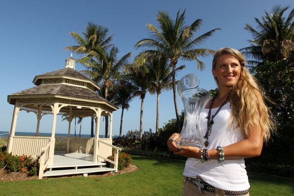 Мария Шарапова уступила кубок теннисного турнира Sony Ericsson Open Виктории Азаренко.  Фото: Al Bello /Mike Ehrmann /Clive Brunskill/Getty Images