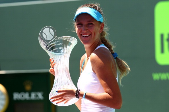 Мария Шарапова уступила кубок теннисного турнира Sony Ericsson Open Виктории Азаренко.  Фото: Al Bello /Mike Ehrmann /Clive Brunskill/Getty Images
