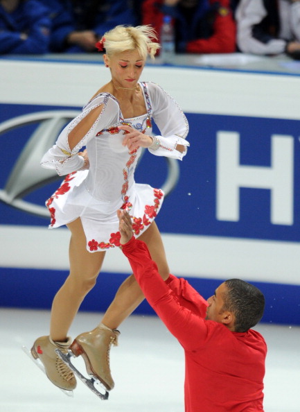 ЧМ-2011 по фигурному катанию. В короткой программе Татьяна Волосожар и Максим Траньков заняли третье место. Фото:  ALEXANDER NEMENOV/YURI KADOBNOV/AFP/Getty Images