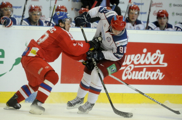 Сборная России по хоккею проиграла Чехии матч Евротура. Фото: MICHAL CIZEK/AFP/Getty Images