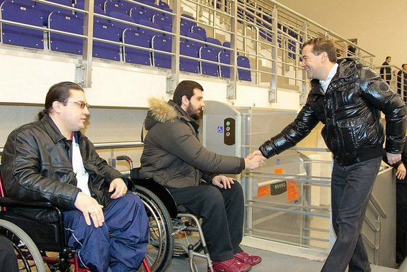Дмитрий Медведев посетил  новый многофункциональный спортивный комплекс «Янтарь» в Строгино. Фото с сайта kremlin.ru