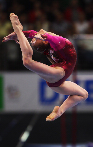 Анна Дементьева завоевала золотую медаль чемпионата Европы по спортивной гимнастике. Фоторепортаж. Фото: JOERN POLLEX, JOHN MACDOUGALL/Bongarts/Getty Images