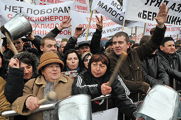 Предприниматели возле ВР выступают против принятия проекта Налогового кодекса, поданного Кабинетом министров Украины. Фото: Владимир Бородин/The Epoch Times Украина