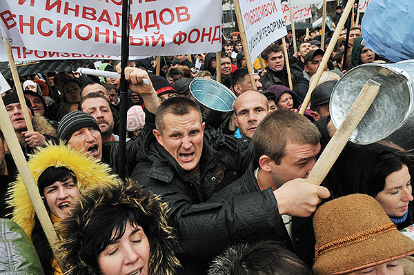 Предприниматели возле ВР выступают против принятия проекта Налогового кодекса, поданного Кабинетом министров Украины. Фото: Владимир Бородин/The Epoch Times Украина