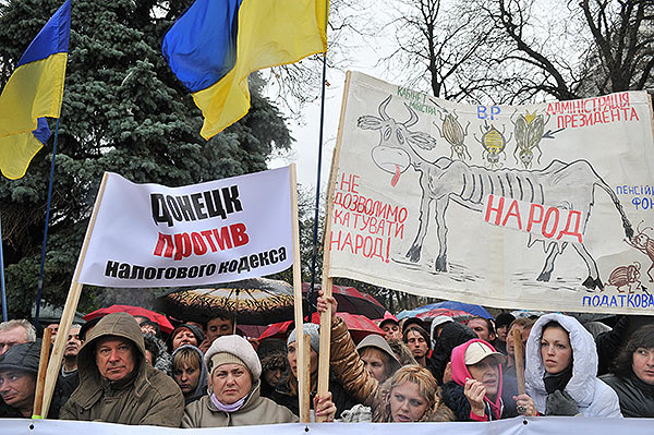 Предприниматели возле ВР выступают против принятия проекта Налогового кодекса, поданного Кабинетом министров Украины. Фото: Владимир Бородин/The Epoch Times Украина