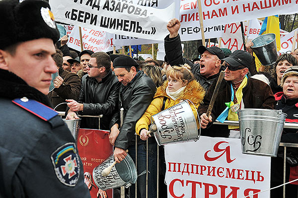 Предприниматели возле ВР выступают против принятия проекта Налогового кодекса, поданного Кабинетом министров Украины. Фото: Владимир Бородин/The Epoch Times Украина