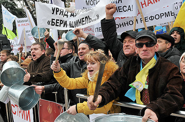 Предприниматели возле ВР выступают против принятия проекта Налогового кодекса, поданного Кабинетом министров Украины. Фото: Владимир Бородин/The Epoch Times Украина