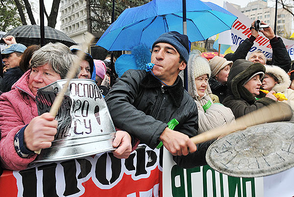 Предприниматели возле ВР выступают против принятия проекта Налогового кодекса, поданного Кабинетом министров Украины. Фото: Владимир Бородин/The Epoch Times Украина