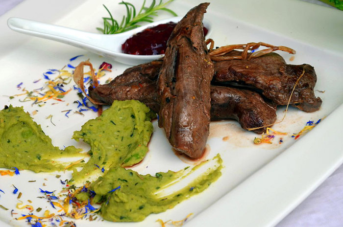 Мясо с соусом. Фото: Silar/commons.wikimedia.org